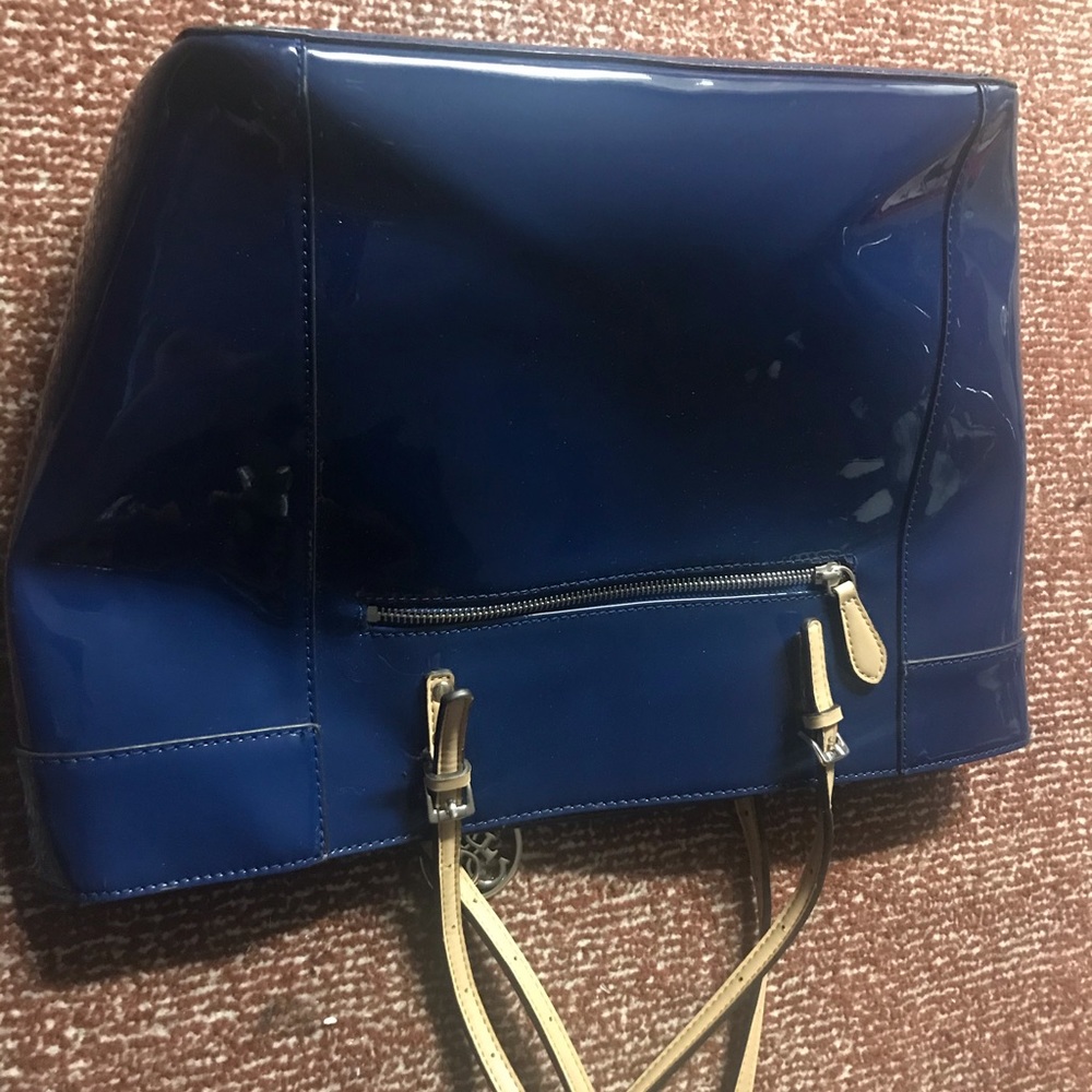 Guess purse - Picture 2 of 4